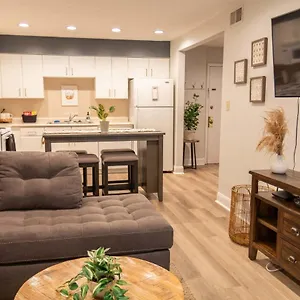 Apartment 2 Bedroom In The Heart Of, Columbus