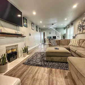 Holiday home Modern Luxe 3br 1ba With Bar 7, Columbus